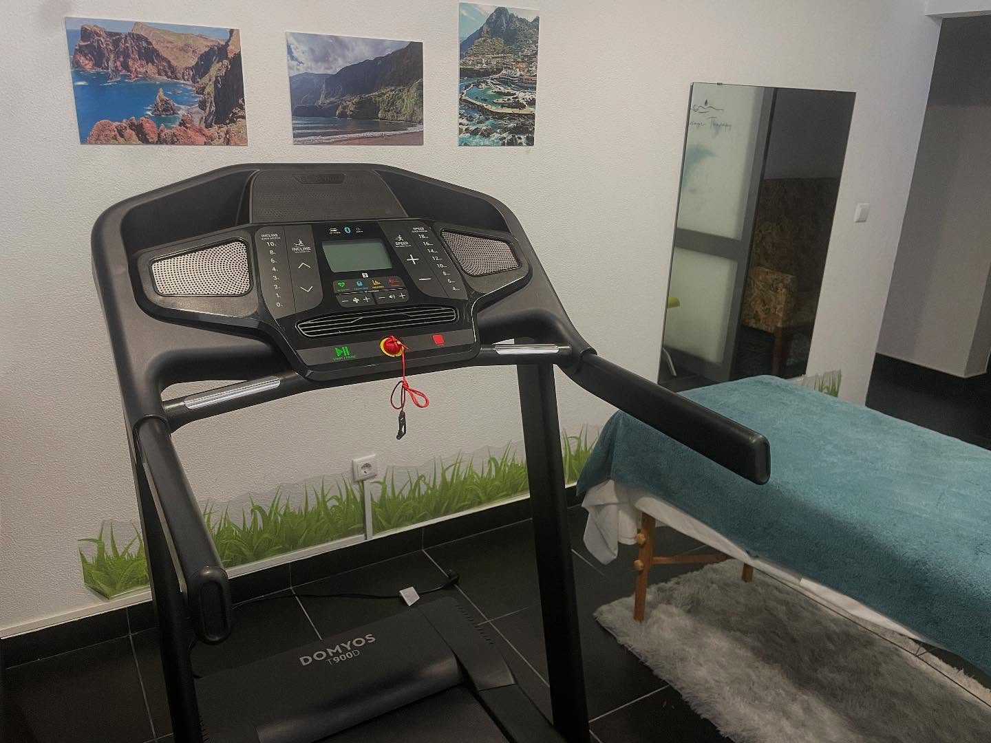 Sala de reabilitação e maca de massagem, RC Physiotherapy & Massage