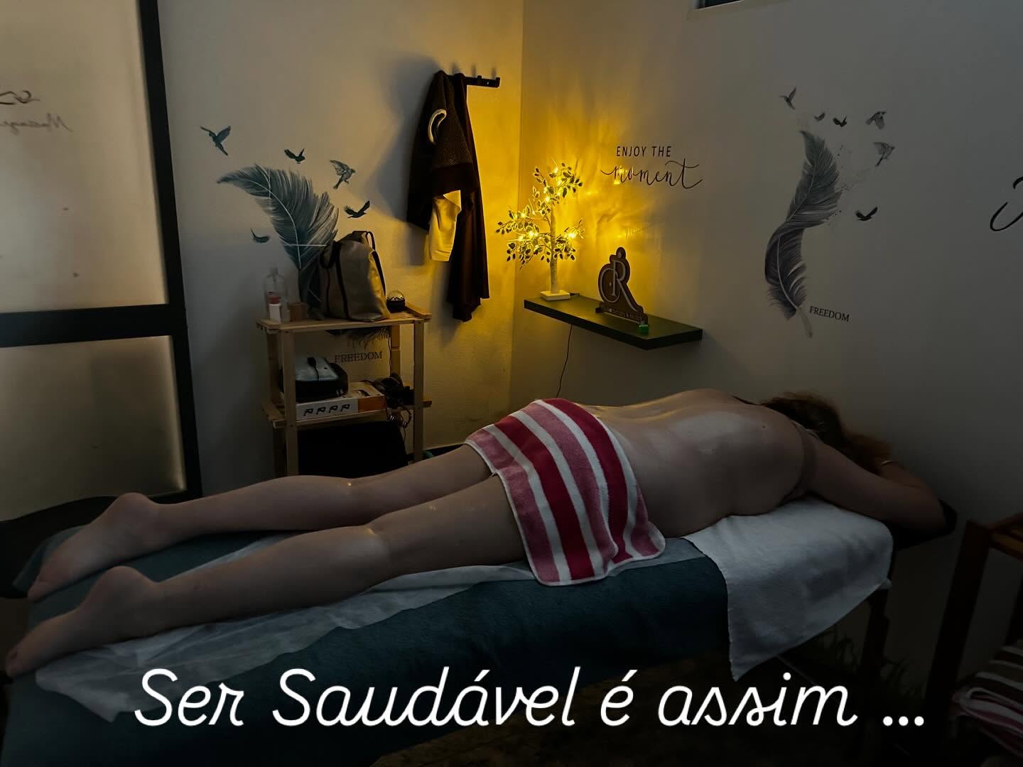 Maca de massagem preparada, decoração do gabinete